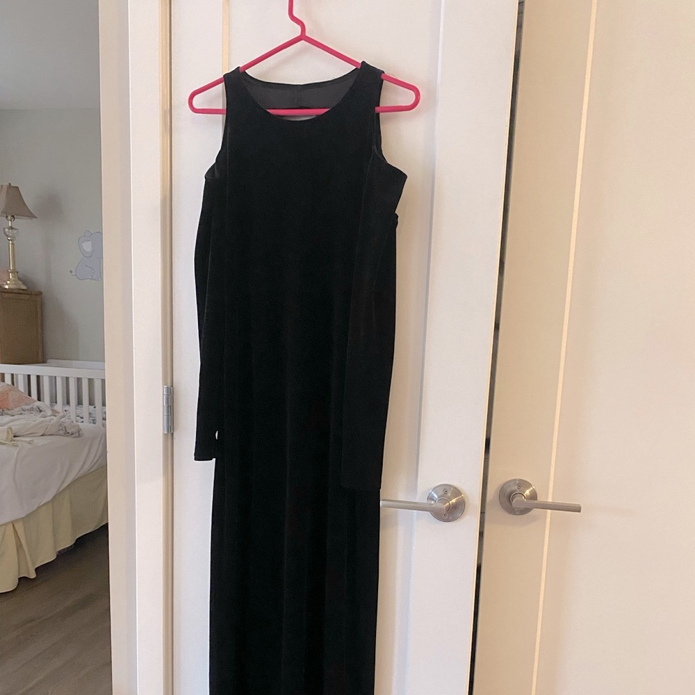 Black velvet long-sleeve evening dress